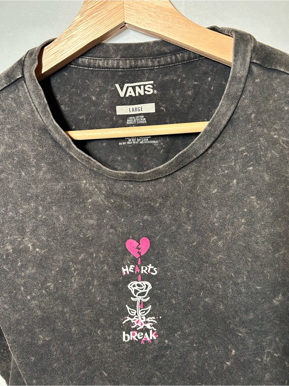 Vans Black Cropped Tee with Pink Heart Graphic - Size L - Picture 3 of 5